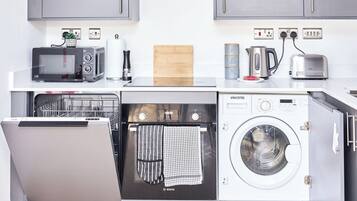 Apartment | Private kitchen | Fridge, microwave, oven, stovetop