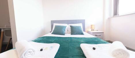 1 chambre, bureau, fer et planche à repasser, Wi-Fi