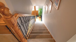 A staircase with wooden balusters and a carpeted landing. - Luxurious Sheffield Villa With Stunning Views (Sheffield)