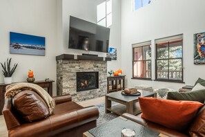 Smart TV, fireplace