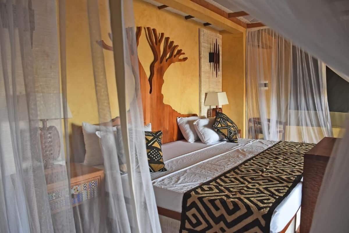 Deluxe suite, balkon, uitzicht op rivier | Een bureau, gratis wifi