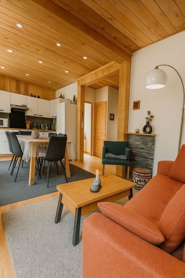 TV, books - Accommodation. 3 bedrooms. 2 bathrooms. Sleeps 6/7. Private garage. (Mont-Dore)
