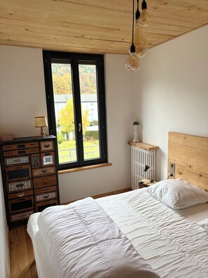 3 chambres, fer et planche à repasser, lit parapluie, Wi-Fi gratuit