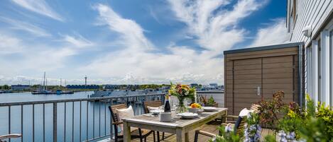 تناول الطعام بالخارج