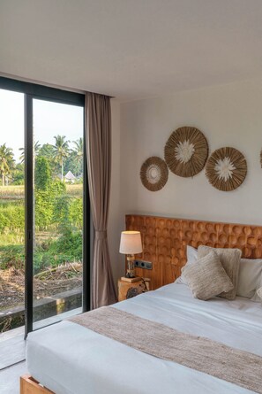 Lyxvilla - uteplats - utsikt mot poolen | 4 sovrum, värdeförvaringsskåp på rummet, skrivbord och gratis wi-fi