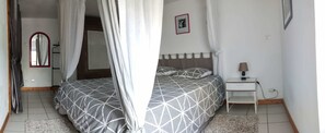 1 bedroom, iron/ironing board, travel cot, free WiFi - Gîtes "Les Sternes" in the countryside 10 minutes from the coast, Pets welcome (Pludual)