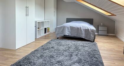 Gemütliche, ruhige DG-Wohnung (2.OG) - 5  Min. zu ÖPNV