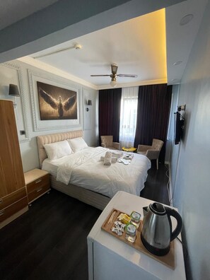 Laptop workspace, soundproofing, iron/ironing board, free WiFi - kıyı butik otel (Istanbul)