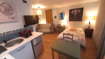 1 bedroom, WiFi, bed sheets
