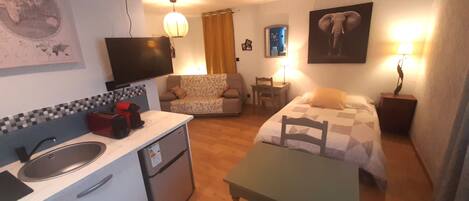 1 bedroom, WiFi, bed sheets