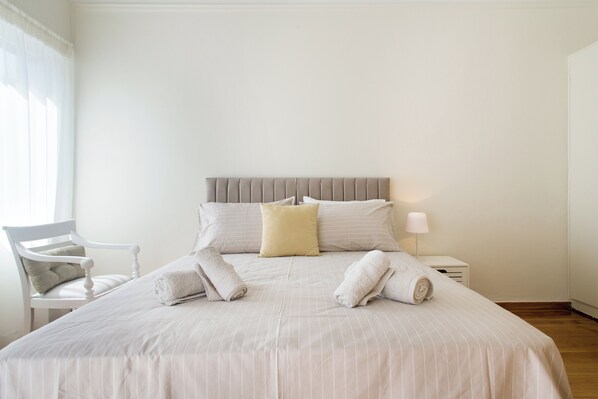 2 habitaciones, tabla de planchar con plancha, wifi y ropa de cama 
