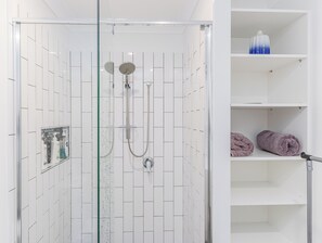 تجهيزات دش، مجففات شعر، مناشف