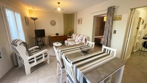Interior - Charming cottage in Montbazon with terrace, garden, and parking (Montbazon)