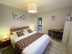 1 bedroom, desk, free WiFi