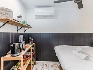 4 makuuhuonetta, silitysrauta/-lauta, ilmainen Wi-Fi, vuodevaatteet