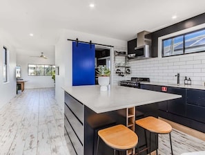 Fridge, microwave, oven, stovetop - Welcome to your ultimate holiday getaway! (Tweed)