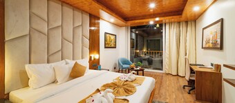 The Whitestone Inn & Suites Manali