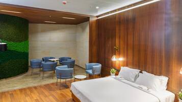 Suíte estúdio luxo | Escrivaninha, Wi-Fi de cortesia