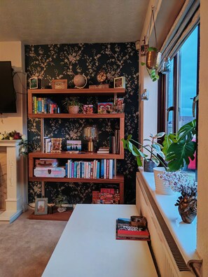 Interior - Home-like 2-bedroom house with EV Charger & WiFi in Pontefract (Pontefract)