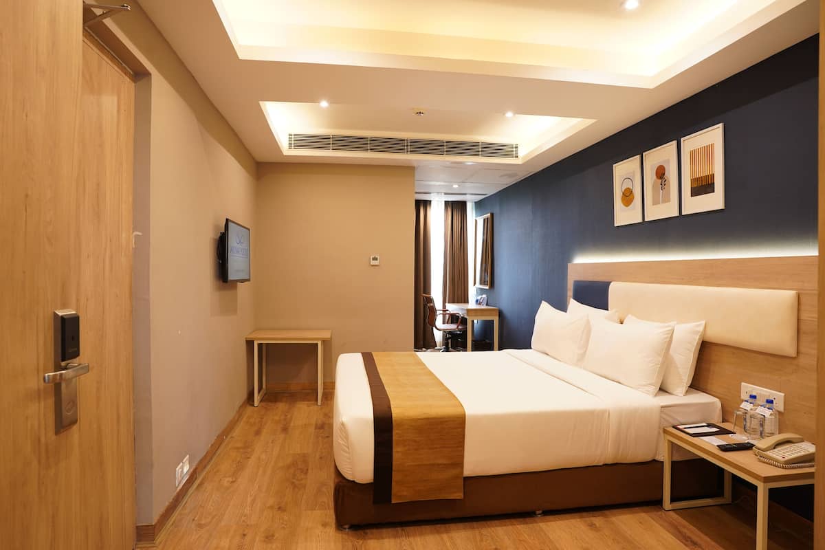 Roupas de cama premium, frigobar, cofres nos quartos, escrivaninha