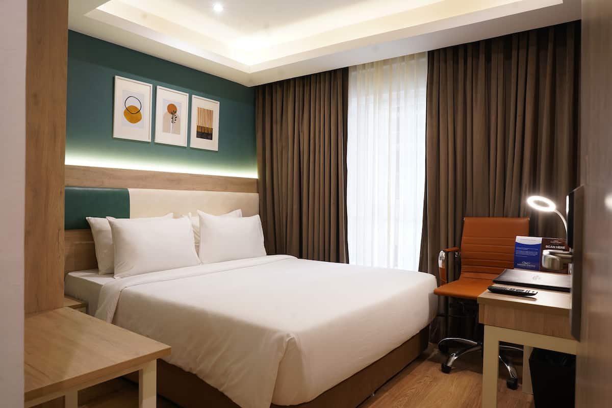 Premium bedding, minibar, in-room safe, desk