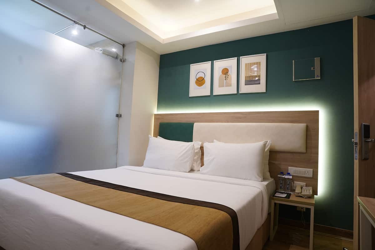 Premium bedding, minibar, in-room safe, desk