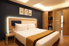 Roupas de cama premium, frigobar, cofres nos quartos, escrivaninha