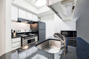 Fridge, microwave, oven, stovetop - Northcliffe 404 I Fully Furnished 1 Bedroom 1 Ba (Winston-Salem)