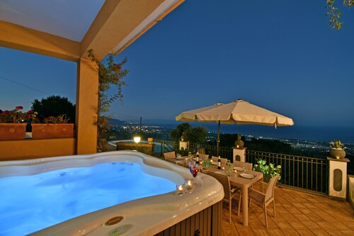 Bellavista Etna Villa With Pool And Jacuzzi