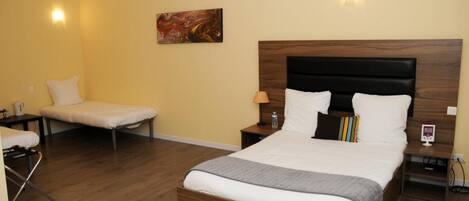 1 多间卧室、熨斗/熨衣板、WiFi、床单