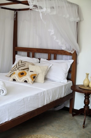 Shared Dormitory, 1 Bedroom, Smoking, Balcony | 1 bedroom - Room in Chalet - Amlou Surf House-villa (Mirissa)