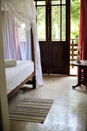 Shared Dormitory, 1 Bedroom, Smoking, Balcony | 1 bedroom - Room in Chalet - Amlou Surf House Mirissa (Mirissa)