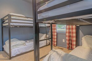 3 bedrooms, desk, iron/ironing board, WiFi