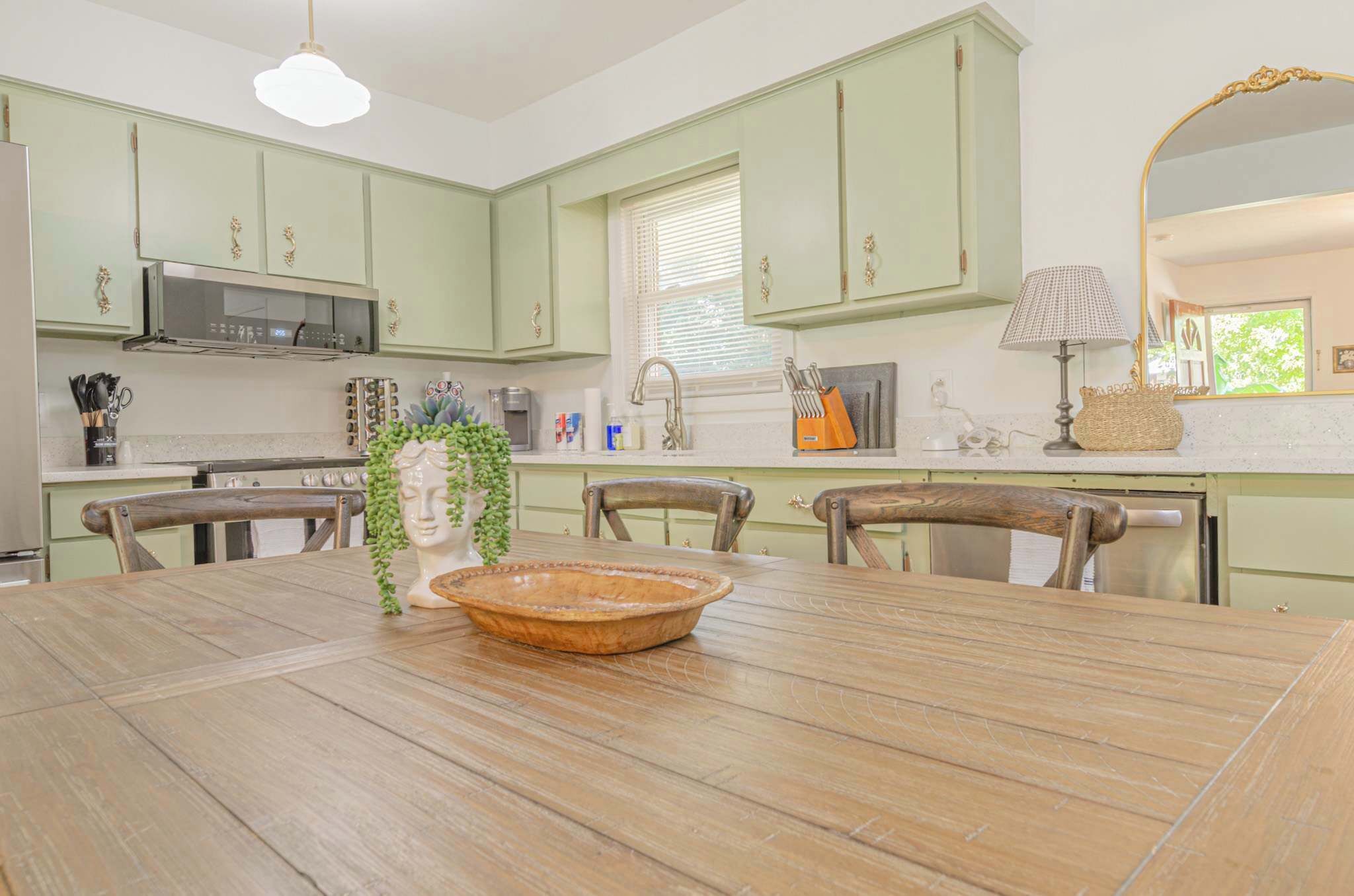 Refrigerador, microondas, horno y parrilla de estufa 