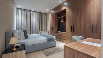 1 kamar tidur, setrika/meja setrika, dan tempat tidur lipat/tambahan