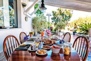 Esmorzar diari complet gratuït