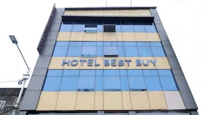 A building with the sign "HOTEL BEST BUY" on its facade. - hotel best buy (Kolkata)