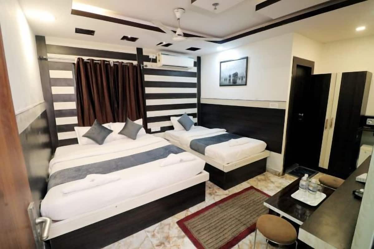 Hypo-allergenic bedding, iron/ironing board, free WiFi, bed sheets