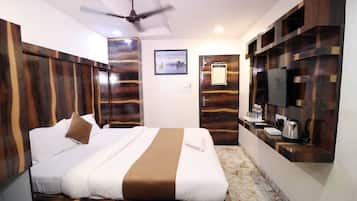 Standard Triple Room | Hypo-allergenic bedding, iron/ironing board, free WiFi, bed sheets