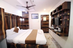 Quarto triplo standard | Roupas de cama antialérgicas, ferros/tábuas de passar roupa