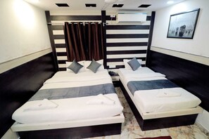 Hypo-allergenic bedding, iron/ironing board, free WiFi, bed sheets
