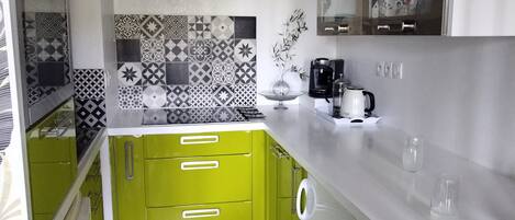 Fridge, microwave, oven, stovetop