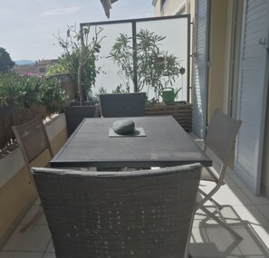 Outdoor dining - Apartment 44 m2. Type 2 (Aix-en-Provence)