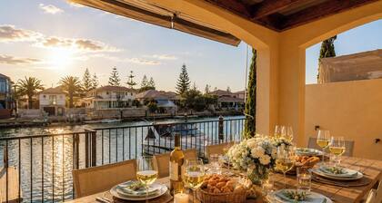 Luxury Canal Retreat | Private Jetty - Pet Friendly