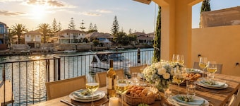 Luxury Canal Retreat | Private Jetty - Pet Friendly