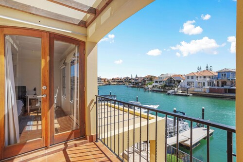 Waterfront Canal Villa  with  Private Jetty