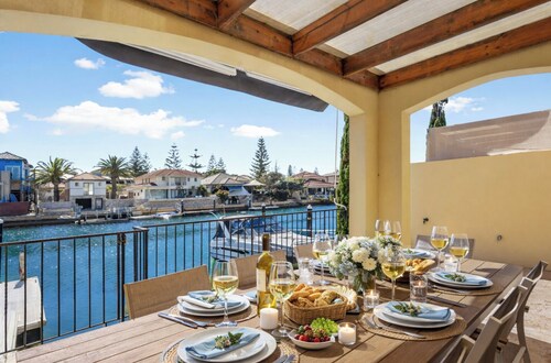 Waterfront Retreat | Private Jetty, Kayak & Walk