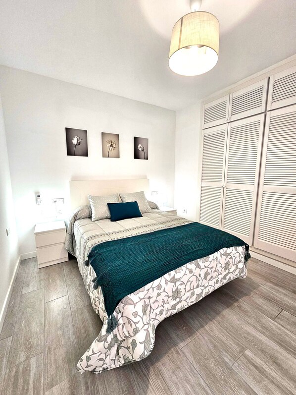 2 bedrooms, iron/ironing board, WiFi, bed sheets