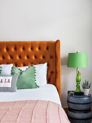 3 bedrooms, iron/ironing board, WiFi, bed sheets - Vibrant Urban Escape, Family Friendly - Sleeps 8! (London)