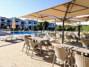 Outdoor dining - Amaryllis Villa, Albufeira, Algarve (Albufeira)